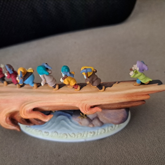 Disney  Showcase  Olszewski Story Time Snow White And The Seven Dwarfs  figurine - Picture 2 of 11